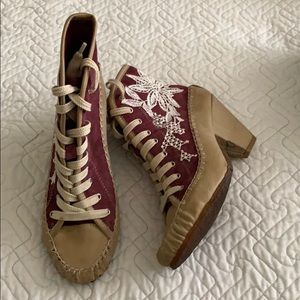 Lace up heeled bootie